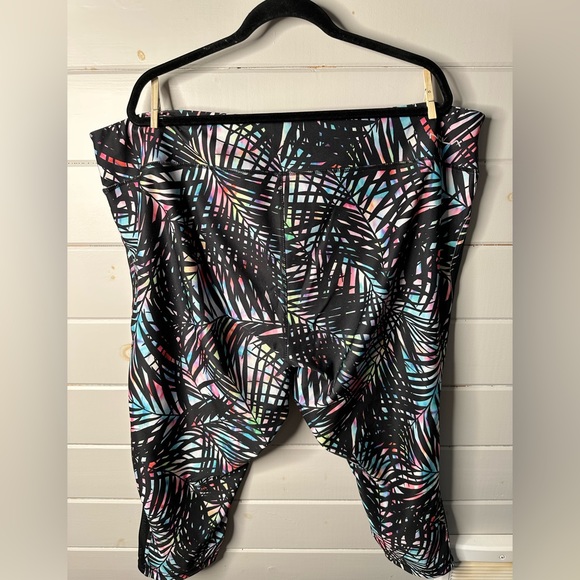 NOLA 3/4 Length Athletic Leggings - Picture 2 of 11